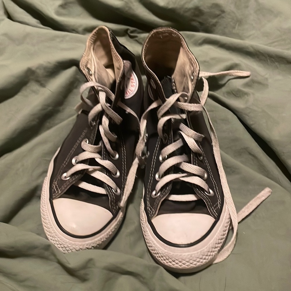 Black hightop converse size 7 women’s, 5 men’s